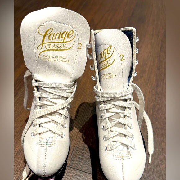 Girls white figure skates - Picture 1 of 3